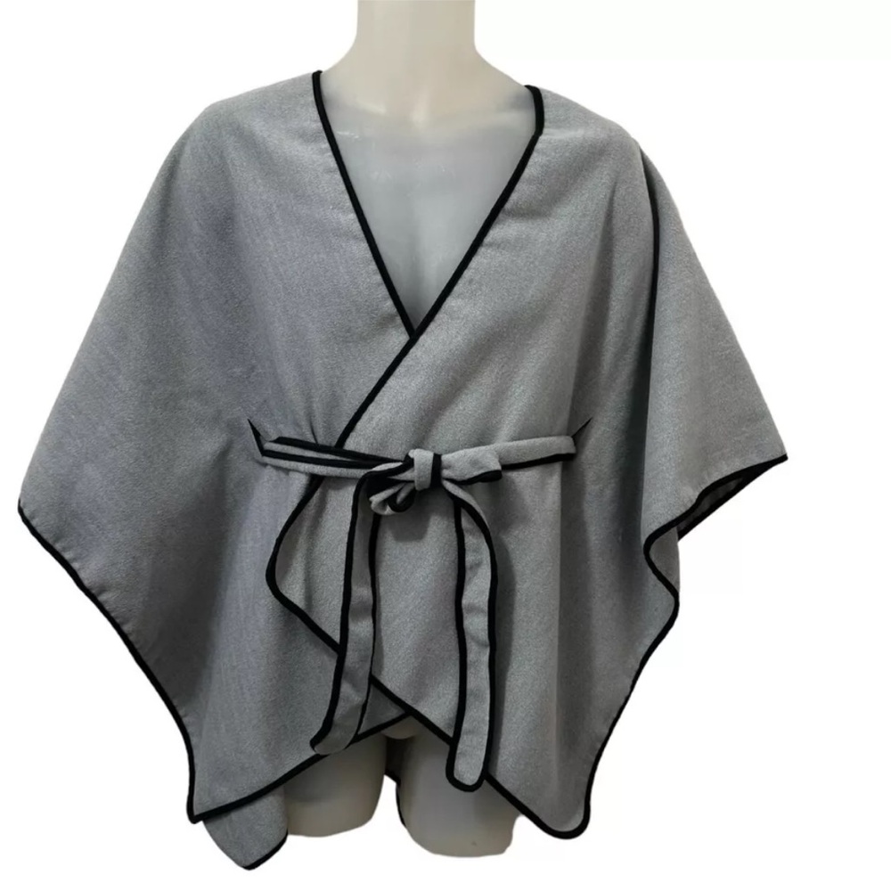 New Vince Camuto Capelet cape size small